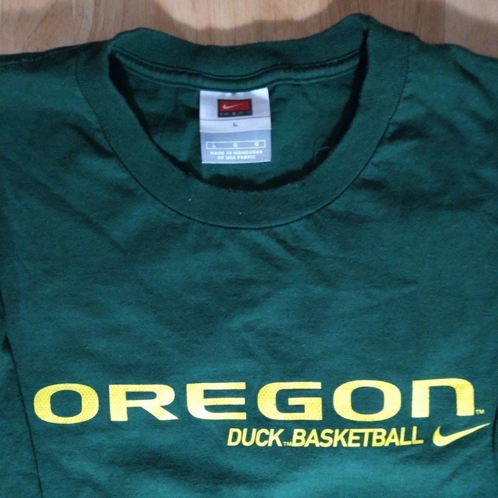 Vintage Nike U of Oregon Ducks Basketball T-Shirt